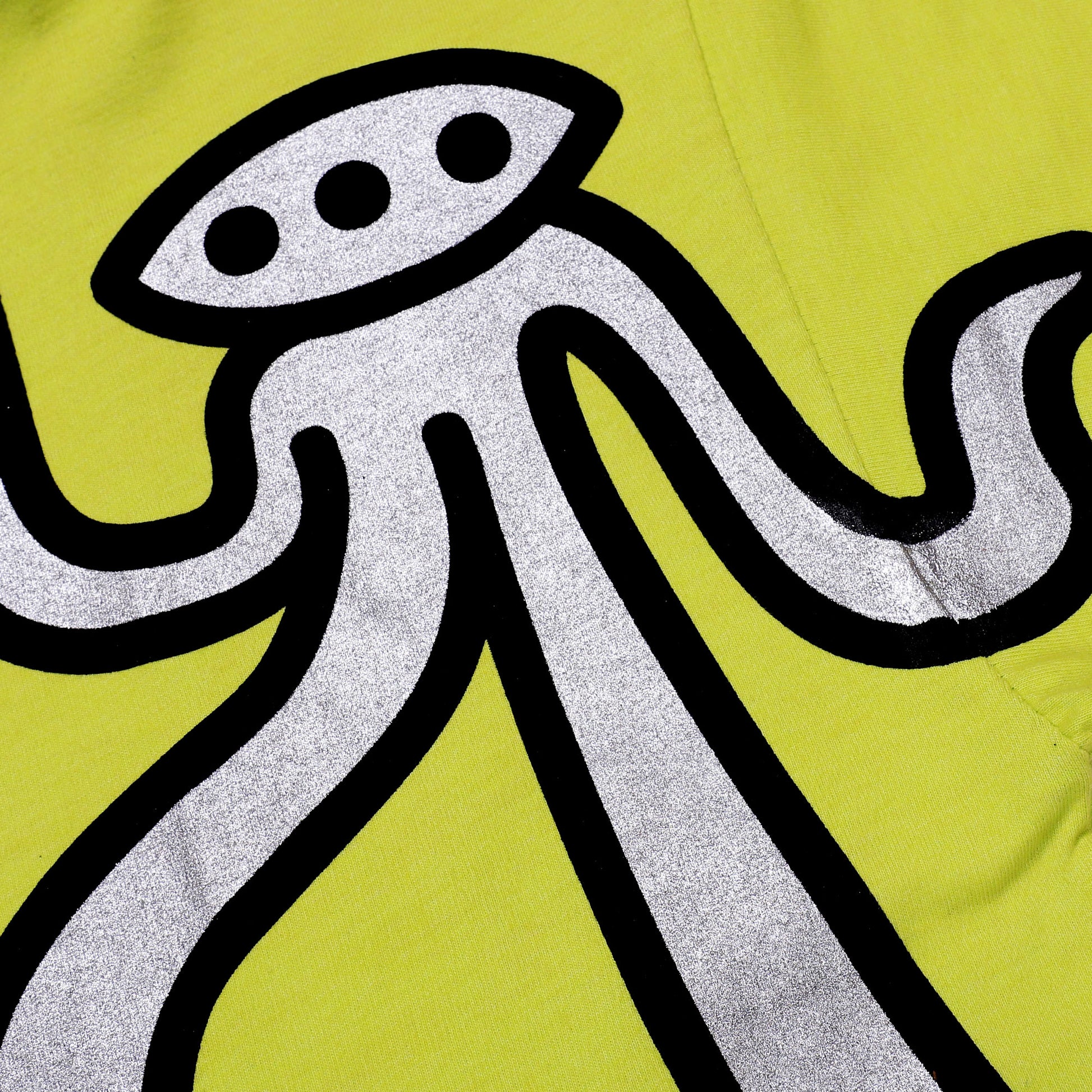 Close-up details of Ozo 'Neo Graffiti' design, front view
